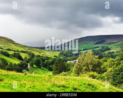 Vue de la voie Nidderdale vers SCAR House Reservoir Nidderdale AONB North Yorkshire Angleterre Banque D'Images