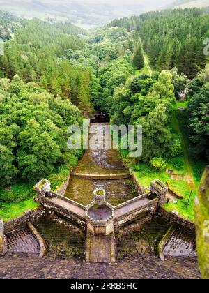 Déversoir de SCAR House Dam Nidderdale AONB North Yorkshire Angleterre Banque D'Images