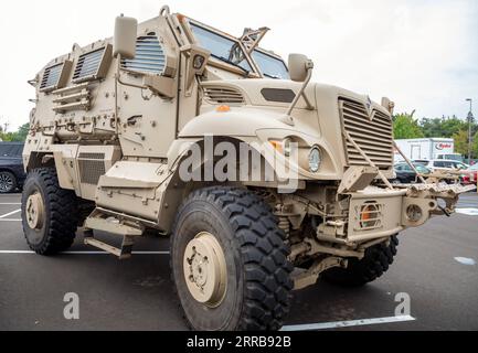 Novi, Michigan - les entrepreneurs militaires peuvent jouer des armes pour l'armée américaine lors du Ground Vehicle Systems Engineering & Technology Symposium (GVSETS). S.O. Banque D'Images