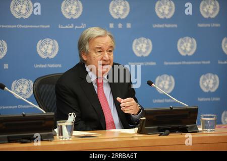 210910 -- NATIONS UNIES, 10 septembre 2021 -- le Secrétaire général des Nations Unies Antonio Guterres s'adresse aux journalistes après le lancement de notre programme commun au siège de l'ONU à New York, le 10 septembre 2021. Guterres a lancé vendredi notre agenda commun, un nouveau rapport historique, exposant sa vision de l’avenir de la coopération mondiale et inaugurant l’ère des Nations Unies 2,0, caractérisée par le multilatéralisme avec des dents. SECRÉTAIRE GÉNÉRAL DE L'ONU-NOTRE AGENDA COMMUN-LANCEMENT XIEXE PUBLICATIONXNOTXINXCHN Banque D'Images