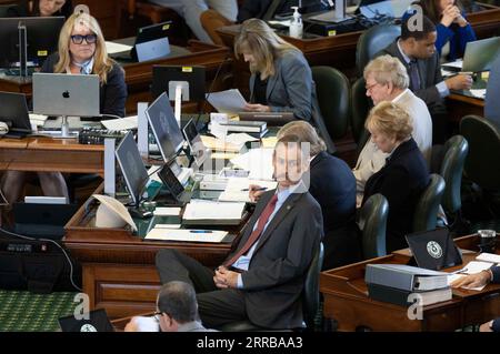 Austin, Texas, États-Unis. 5 septembre 2023. Gestionnaire de destitution Re. ANDREW mur, R-Junction, écoute pendant la séance du matin le premier jour du procès de destitution du procureur général du Texas pour des manquements éthiques présumés. (Image de crédit : © Bob Daemmrich/ZUMA Press Wire) USAGE ÉDITORIAL SEULEMENT! Non destiné à UN USAGE commercial ! Banque D'Images