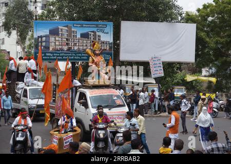 Rajkot, Inde. 7 septembre 2023. Un tableau de hanumanji passant près de harihar chowk à sadar bazar rajkot. Crédit : Nasirkhan Davi/Alamy Live News Banque D'Images