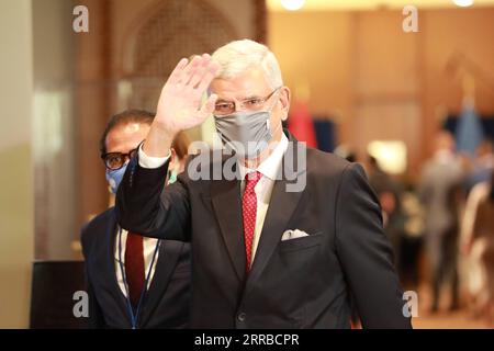 210915 -- NATIONS UNIES, 15 septembre 2021 -- Volkan Bozkir, président de la 75e session de l'Assemblée générale des Nations Unies AGNU, fait signe aux journalistes après la conclusion de la 75e session de l'AGNU au siège de l'ONU à New York le 14 septembre 2021. L'AGNU a ouvert mardi sa 76e session. ASSEMBLÉE GÉNÉRALE DES NATIONS UNIES-76E SESSION-OUVERTURE XIEXE PUBLICATIONXNOTXINXCHN Banque D'Images