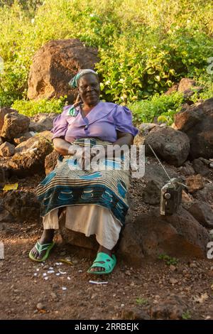 Njemps Femme Ilchamus (parfois orthographié Iltiamus, également connu sous le nom de Njemps) dans le lac Baringo Kenya Banque D'Images