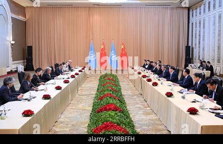 Jakarta, Indonésie. 7 septembre 2023. Le premier ministre chinois Li Qiang rencontre le secrétaire général de l'ONU Antonio Guterres en marge des réunions des dirigeants sur la coopération en Asie de l'est à Jakarta, Indonésie, le 7 septembre 2023. Crédit : Zhang Ling/Xinhua/Alamy Live News Banque D'Images
