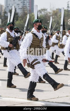 210920 -- SANTIAGO, le 20 septembre 2021 -- des soldats participent à un défilé militaire annuel pour célébrer la Journée des gloires de l'armée au parc O Higgins, à Santiago, au Chili, le 19 septembre 2021. Photo de /Xinhua CHILI-SANTIAGO-PARADE MILITAIRE JorgexVillegas PUBLICATIONxNOTxINxCHN Banque D'Images