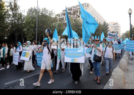 Actualités Bilder des Tages 210922 -- JÉRUSALEM, 22 septembre 2021 -- des femmes juives et arabes assistent à un rassemblement à Jérusalem, le 22 septembre 2021. Des femmes juives et arabes se sont rassemblées mercredi à Jérusalem pour marquer la Journée internationale de la paix et appeler à un accord de paix entre Israël et la Palestine. Photo de /Xinhua MIDEAST-JÉRUSALEM-JOURNÉE INTERNATIONALE DE LA PAIX-RASSEMBLEMENT DES FEMMES JUIVES ET ARABES GilxCohenxMagen PUBLICATIONxNOTxINxCHN Banque D'Images