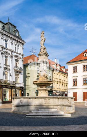 Place principale (Hlavne namestie) au coucher du soleil, Bratislava, Slovaquie Banque D'Images