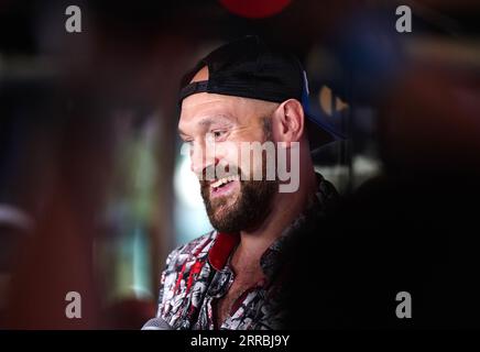 Tyson Fury interviewé sur le tapis rouge avant une conférence de presse ICI à Outernet, Londres. Date de la photo : jeudi 7 septembre 2023. Banque D'Images