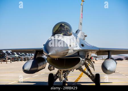 Konya, Turquie - 07 01 2021: Exercice Anatolian Eagle Air Force 2021 F16 avion de chasse en position de transport en Turquie Banque D'Images