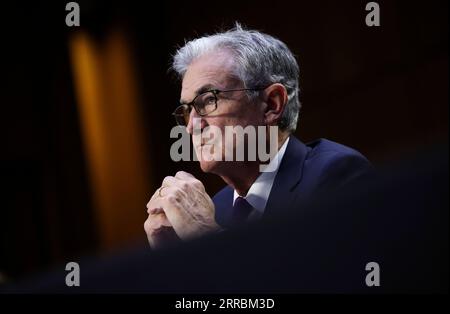 210929 -- WASHINGTON, le 29 septembre 2021 -- Jerome Powell, président de la Réserve fédérale américaine, témoigne lors d'une audience devant le comité sénatorial des banques à Washington, D.C., États-Unis, le 28 septembre 2021. Powell a déclaré mardi que les pressions inflationnistes pourraient durer plus longtemps que prévu en raison des goulets d’étranglement de l’offre. États-Unis-WASHINGTON, D.C.-PRÉSIDENT DE LA RÉSERVE FÉDÉRALE-AUDITION KevinxDietsch/PoolxviaxXinhua PUBLICATIONxNOTxINxCHN Banque D'Images