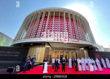 211001 -- DUBAÏ, le 1 octobre 2021 -- une photo prise le 1 octobre 2021 montre la cérémonie d'ouverture du pavillon chinois de l'Expo 2020 Dubaï à Dubaï, aux Émirats arabes Unis. Couvrant une superficie de 4 636 mètres carrés, le Pavillon de la Chine est l'un des plus grands de l'expo. Doté d'un design en forme de lanterne, le pavillon est appelé la lumière de la Chine, symbolisant l'espoir et un avenir radieux. UAE-EXPO 2020 DUBAI-CHINA PAVILION-OPEN SUXXIAOPO PUBLICATIONXNOTXINXCHN Banque D'Images