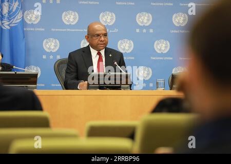 211002 -- NATIONS UNIES, 2 octobre 2021 -- Abdulla Shahid, président de la 76e session de l'Assemblée générale des Nations Unies, tient une conférence de presse au siège de l'ONU à New York, le 1 octobre 2021. Abdulla Shahid a déclaré vendredi que le multilatéralisme reste le seul moyen de relever les défis communs. CONFÉRENCE DE PRESSE DU PRÉSIDENT DE L'ASSEMBLÉE GÉNÉRALE DES NATIONS UNIES XIEXE PUBLICATIONXNOTXINXCHN Banque D'Images