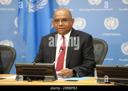 211002 -- NATIONS UNIES, 2 octobre 2021 -- Abdulla Shahid, président de la 76e session de l'Assemblée générale des Nations Unies, tient une conférence de presse au siège de l'ONU à New York, le 1 octobre 2021. Abdulla Shahid a déclaré vendredi que le multilatéralisme reste le seul moyen de relever les défis communs. CONFÉRENCE DE PRESSE DU PRÉSIDENT DE L'ASSEMBLÉE GÉNÉRALE DES NATIONS UNIES XIEXE PUBLICATIONXNOTXINXCHN Banque D'Images