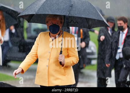 211006 -- KRANJ SLOVÉNIE, le 6 octobre 2021 -- la chancelière allemande Angela Merkel arrive pour le sommet UE-Balkans occidentaux à Kranj, Slovénie, le 6 octobre 2021. L'Union européenne l'UE est attachée à l'intégration des Balkans occidentaux, a déclaré la présidente de la Commission européenne Ursula von der Leyen à l'issue du sommet UE-Balkans occidentaux mercredi. /Document via Xinhua SLOVÉNIE-KRANJ-UE-BALKANS occidentaux SOMMET GovernmentxCommunicationxOfficexofxSlovenia PUBLICATIONxNOTxINxCHN Banque D'Images