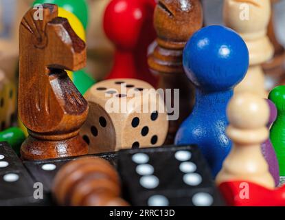 De nombreuses figures de jeu différentes dans un gros plan Banque D'Images