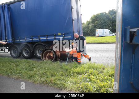 Un camion a perdu une partie de son chargement de bobines de cuivre sur l'A689 près de Wolvisiton Village, Stockton sur Tees le jeudi 7 septembre 2023. (Photo : Harry Cook | MI News) crédit : MI News & Sport / Alamy Live News Banque D'Images