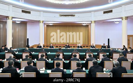 211022 -- JINAN, 22 octobre 2021 -- le président chinois Xi Jinping, également secrétaire général du Comité central du Parti communiste chinois et président de la Commission militaire centrale, préside un symposium sur la protection écologique et le développement de haute qualité du bassin du fleuve jaune à Jinan, dans la province du Shandong de l est de la Chine, le 22 octobre 2021. CHINE-SHANDONG-XI JINPING-PROTECTION ÉCOLOGIQUE-DÉVELOPPEMENT-SYMPOSIUM CN LIXXUEREN PUBLICATIONXNOTXINXCHN Banque D'Images