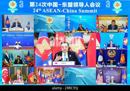 Actualités Bilder des Tages 211026 -- BEIJING, le 26 octobre 2021 -- le premier ministre chinois Li Keqiang assiste au 24e sommet Chine-ASEAN au Grand Hall du peuple à Beijing, capitale de la Chine, le 26 octobre 2021. CHINA-BEIJING-LI KEQIANG-ASEAN-SUMMIT CN YINXBOGU PUBLICATIONXNOTXINXCHN Banque D'Images