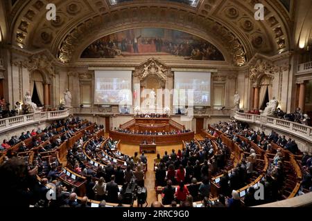 211027 -- LISBONNE, 27 octobre 2021 -- la photo prise le 27 octobre 2021 montre une vue générale du Parlement lors du vote du budget de l'État portugais pour 2022 à Lisbonne, Portugal. Le budget de l'État portugais pour 2022, présenté par le gouvernement du Parti socialiste PS, a été rejeté mercredi par l'Assemblée de la République. Photo Pedro Fiuza/Xinhua PORTUGAL-LISBONNE-2022 BUDGET PetroxFiuza PUBLICATIONxNOTxINxCHN Banque D'Images