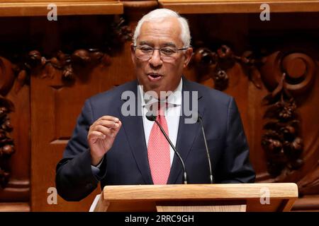 211027 -- LISBONNE, le 27 octobre 2021 -- le Premier ministre portugais Antonio Costa prononce un discours au Parlement à Lisbonne, Portugal, le 27 octobre 2021. Le budget de l'État portugais pour 2022, présenté par le gouvernement du Parti socialiste PS, a été rejeté mercredi par l'Assemblée de la République. Photo Pedro Fiuza/Xinhua PORTUGAL-LISBONNE-2022 BUDGET PetroxFiuza PUBLICATIONxNOTxINxCHN Banque D'Images