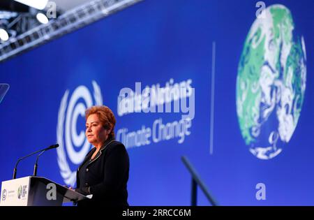 211031 -- GLASGOW, le 31 octobre 2021 -- la secrétaire exécutive de la Convention-cadre des Nations Unies sur les changements climatiques Patricia Espinosa prend la parole lors de la cérémonie d'ouverture de la COP26 à Glasgow, en Écosse, au Royaume-Uni, le 31 octobre 2021. La 26e Conférence des Parties des Nations Unies sur les changements climatiques COP26, retardée d’un an en raison de la pandémie de COVID-19, a débuté dimanche à Glasgow, en Écosse. Comme la première conférence après le cycle d’examen quinquennal de l’Accord de Paris a été organisée en 2015, les délégués devraient examiner les progrès globaux et planifier les actions futures sur le changement climatique dans le COIN Banque D'Images