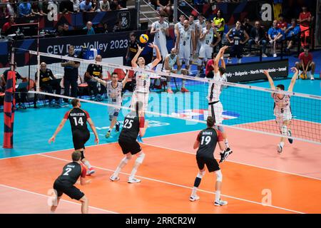 Ancône, Italie. 06 septembre 2023. (De gauche à droite) Yuri Romanò, Simone Giannelli, Roberto Russo et Alessandro Michieletto, d'Italie, en action lors du dernier jour 8 de l'Eurovolley CEV masculin 2023 entre l'Allemagne et l'Italie. L'équipe d'Italie bat l'Allemagne avec un score de 2-3 (photo Davide Di Lalla/SOPA Images/Sipa USA) crédit : SIPA USA/Alamy Live News Banque D'Images