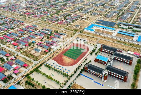 211116 -- YINCHUAN, 16 novembre 2021 -- une photo aérienne prise le 7 juin 2020 montre une vue du village de Hongde dans le district de Hongsibu de la ville de Wuzhong, dans la région autonome hui de Ningxia, au nord-ouest de la Chine. Xinhua Headlines : Comment Xi aide à transformer la terre aride du nord-ouest de la Chine FengxKaihua PUBLICATIONxNOTxINxCHN Banque D'Images