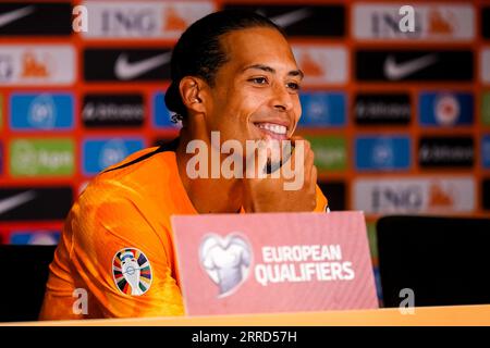 Eindhoven, pays-Bas. 07 septembre 2023. EINDHOVEN, PAYS-Bas - 7 SEPTEMBRE : Virgil van Dijk, des pays-Bas, assiste à une conférence de presse après le match des qualifications européennes de l'UEFA EURO 2024 entre les pays-Bas et la Grèce au Philips Stadion le 7 septembre 2023 à Eindhoven, pays-Bas (photo de Rene Nijhuis/Orange Pictures) crédit : Orange pics BV/Alamy Live News Banque D'Images