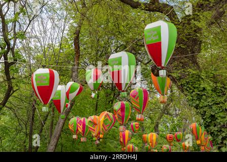 Une photo de plusieurs ballons colorés décorant l'île Margaret. Banque D'Images