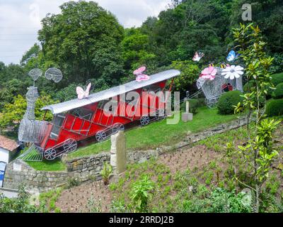 Le funiculaire de Bogota à la cathédrale de Montserrat dans la capitale colombienne est une attraction touristique, décorée pour noël Banque D'Images