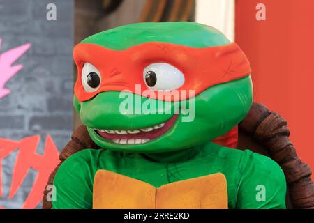 7 septembre 2023, Los Angeles, Californie, États-Unis : LOS ANGELES - SEP 7, 2023 : Michel-Ange à la cérémonie des mains et empreintes des Tortues Ninja mutantes Teenage au TCL Chinese Theatre IMAX à Hollywood (image de crédit : © Nina Prommer/ZUMA Press Wire) À USAGE ÉDITORIAL UNIQUEMENT! Non destiné à UN USAGE commercial ! Banque D'Images