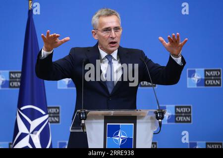 220210 -- BRUXELLES, le 10 février 2022 -- le secrétaire général de l'Organisation du Traité de l'Atlantique Nord OTAN, Jens Stoltenberg, prend la parole lors d'une conférence de presse au siège de l'OTAN à Bruxelles, en Belgique, le 10 février 2022. BELGIQUE-BRUXELLES-OTAN-UK-CONFÉRENCE DE PRESSE ZHENGXHUANSONG PUBLICATIONXNOTXINXCHN Banque D'Images