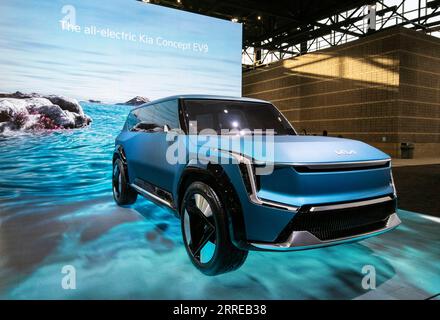 220216 -- CHICAGO, le 16 février 2022 -- le prototype EV9 de Kia est exposé au salon de l'auto de Chicago au McCormick place à Chicago, aux États-Unis, le 15 février 2022. Le spectacle a lieu du 12 au 21 février. Photo de /Xinhua U.S.-CHICAGO-AUTO SHOW JoelxLerner PUBLICATIONxNOTxINxCHN Banque D'Images