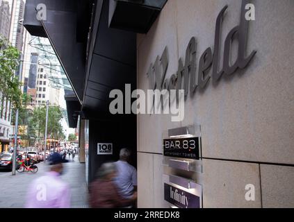 220221 -- SYDNEY, 21 février 2022 -- une photo prise le 21 février 2022 montre un centre commercial à Sydney, en Australie. Les données sur les dépenses publiées lundi par l'Australian retailers Association ARA ont montré un secteur de la vente au détail sain qui a apparemment réussi à résister à la tempête de la crise d'Omicron en Australie. Photo de /Xinhua AUSTRALIA-SYDNEY-RETAIL DÉPENSENT POST-REBOND HuxJingchen PUBLICATIONxNOTxINxCHN Banque D'Images