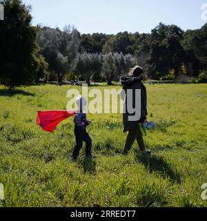 220222 -- WOODSIDE, le 22 février 2022 -- les visiteurs visitent la Filoli Historic House & Garden à Woodside, Californie, États-Unis, le 21 février 2022. ÉTATS-UNIS-CALIFORNIE-WOODSIDE-FILOLI ESTATE-TOURISM WUXXIAOLING PUBLICATIONXNOTXINXCHN Banque D'Images