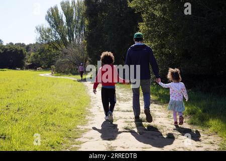 220222 -- WOODSIDE, le 22 février 2022 -- les visiteurs visitent la Filoli Historic House & Garden à Woodside, Californie, États-Unis, le 21 février 2022. ÉTATS-UNIS-CALIFORNIE-WOODSIDE-FILOLI ESTATE-TOURISM WUXXIAOLING PUBLICATIONXNOTXINXCHN Banque D'Images