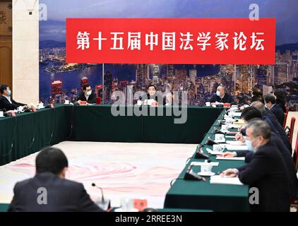 220222 -- BEIJING, le 22 février 2022 -- Wang Chen, membre du bureau politique du Comité central du Parti communiste chinois et chef de la Société du droit chinois, prononce un discours liminaire lors d'un forum de science juridique à Beijing, capitale de la Chine, le 22 février 2022. CHINA-BEIJING-WANG CHEN-LEGAL SCIENCE FORUM CN YANXYAN PUBLICATIONXNOTXINXCHN Banque D'Images