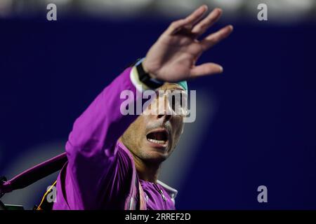 220225 -- ACAPULCO, le 25 février 2022 -- Rafael Nadal, d'Espagne, réagit avant le match de quart de finale masculin contre Tommy Paul, des États-Unis, au tournoi de tennis ATP Mexican Open 2022 à Acapulco, Mexique, le 24 février 2022. Photo Francisco Canedo/Xinhua SPMEXICO-ACAPULCO-TENNIS-ATP-MEXICO OPEN-QUARTS DE FINALE FuxLangxisikekanieduo PUBLICATIONxNOTxINxCHN Banque D'Images