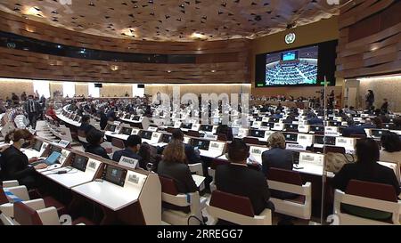 220228 -- GENÈVE, le 28 février 2022 Xinhua -- cette image saisie sur un écran montre des délégués participant à l'ouverture de la 49e session du Conseil des droits de l'homme des Nations Unies, tenue à l'Office des Nations Unies à Genève, Suisse, le 28 février 2022. La 49e session en cours du CDH a décidé de tenir un débat d'urgence sur la situation en Ukraine plus tard cette semaine. Xinhua Genève *** 220228 GENÈVE, le 28 février 2022 Xinhua cette image saisie sur un écran montre les délégués participant à l'ouverture de la 49e session du Conseil des droits de l'homme des Nations Unies, tenue aux Nations Unies Banque D'Images