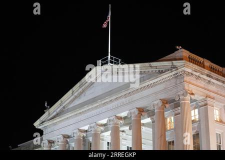 220301 -- WASHINGTON, le 1 mars 2022 -- une photo prise le 28 février 2022 montre le département du Trésor des États-Unis à Washington, D.C., aux États-Unis. Le Département du Trésor a annoncé lundi une nouvelle série de sanctions visant la banque centrale russe, les outils financiers du pays ainsi qu une personne concernée, en réponse aux opérations militaires en cours de Moscou en Ukraine. ÉTATS-UNIS-WASHINGTON-BANQUE CENTRALE RUSSE-SANCTION LIUXJIE PUBLICATIONXNOTXINXCHN Banque D'Images