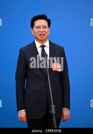 220307 -- BEIJING, le 7 mars 2022 -- Hu Wei, membre du 13e Comité national de la Conférence consultative politique du peuple chinois, assister à une entrevue par liaison vidéo avant la deuxième réunion plénière de la cinquième session du 13e Comité national de la CCPPC au Grand Hall du peuple à Beijing, capitale de la Chine, le 7 mars 2022. DEUX SESSIONS CHINE-BEIJING-CPPCC-MEMBRES-INTERVIEW CN JINXLIANGKUAI PUBLICATIONXNOTXINXCHN Banque D'Images