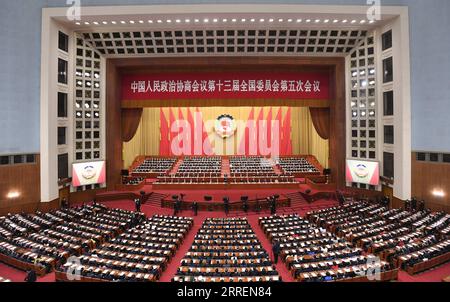 220310 -- BEIJING, le 10 mars 2022 -- la réunion de clôture de la cinquième session du 13e Comité national de la Conférence consultative politique du peuple chinois (CCPPC) se tient au Grand Hall du peuple à Beijing, capitale de la Chine, le 10 mars 2022. DEUX SESSIONS CHINE-BEIJING-CPPCC-SESSION ANNUELLE-RÉUNION DE CLÔTURE CN ZHAIXJIANLAN PUBLICATIONXNOTXINXCHN Banque D'Images