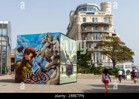 Fait partie de l'événement artistique de Southend City Jam autour de Southend on Sea, Essex, Royaume-Uni. À l'extérieur du centre commercial Royals et de l'hôtel Park Inn Palace Banque D'Images