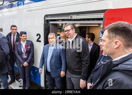 220320 -- NOVI SAD, le 20 mars 2022 -- le président serbe Aleksandar Vucic R, centre, et le Premier ministre hongrois Viktor Orban L, centre assistent à la cérémonie d'inauguration du tronçon Belgrade-Novi Sad de la ligne de chemin de fer Belgrade-Budapest à Novi Sad, Serbie, le 19 mars 2022. Une cérémonie d inauguration a eu lieu samedi à la gare de Novi Sad, la deuxième plus grande ville de Serbie, pour le tronçon Belgrade-Novi Sad de la ligne ferroviaire Belgrade-Budapest de 350 kilomètres. Photo de /Xinhua SERBIA-NOVI SAD-BELGRADE-BUDAPEST RAILWAY-SECTION-INAUGURATION CÉRÉMONIE WangxWei PUBLICATIONxNOTxINxCHN Banque D'Images