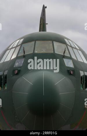 Tokyo, Japon. 20 mai 2023. Le cockpit d'un avion de transport militaire Lockheed C130 Hercules de la JASDF à la base aérienne de Yokota à Fussa. Le 47e Festival de l'amitié nippo-américaine est un festival annuel de deux jours qui présente des expositions statiques et volantes de l'armée américaine et des avions de la Force d'autodéfense japonaise (JSDF). Ce festival a lieu à la base aérienne de Yokota à Fussa. (Image de crédit : © Damon Coulter/SOPA Images via ZUMA Press Wire) USAGE ÉDITORIAL SEULEMENT! Non destiné à UN USAGE commercial ! Banque D'Images