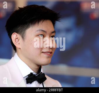 220416 -- SHEFFIELD, le 16 avril 2022 -- Zhao Xintong, de Chine, assiste à la journée des médias des Championnats du monde de snooker Betfred 2022 à Sheffield, en Grande-Bretagne, le 15 avril 2022. SPBRITAIN-SHEFFIELD-SNOOKER-CHAMPIONNAT DU MONDE-JOURNÉE DES MÉDIAS LIXYING PUBLICATIONXNOTXINXCHN Banque D'Images