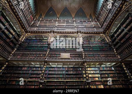 220420 -- RIO DE JANEIRO, le 20 avril 2022 -- une photo prise le 19 avril 2022 montre une vue du Cabinet royal portugais de la lecture à Rio de Janeiro, au Brésil. BRÉSIL-RIO DE JANEIRO-BIBLIOTHÈQUE WangxTiancong PUBLICATIONxNOTxINxCHN Banque D'Images