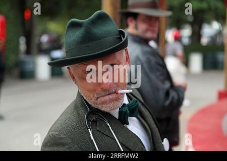 Goodwood, West Sussex, Royaume-Uni. 8 septembre 2023. Artiste au Goodwood Revival à Goodwood, West Sussex, Royaume-Uni. © Malcolm Greig/Alamy Live News Banque D'Images