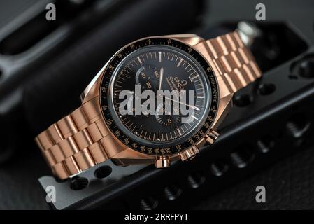 Omega Speedmaster en Sedna Gold Banque D'Images